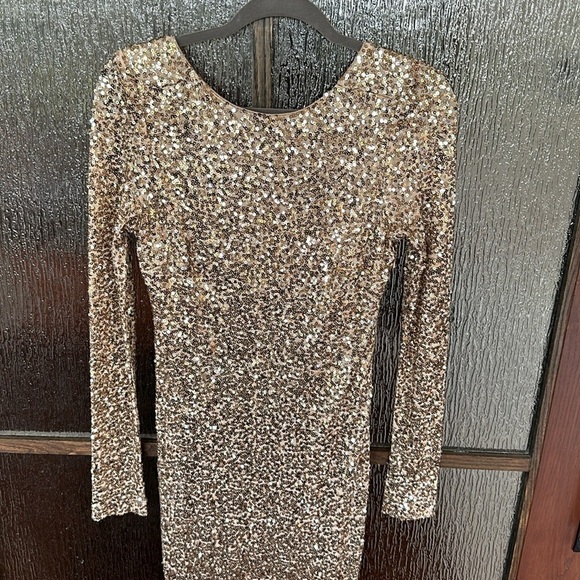 BADGLEY MISCHKA Gold Sequin Long Sleeve Boat Neck Cowl Back Stretch Maxi Gown 8 - Picture 7 of 11